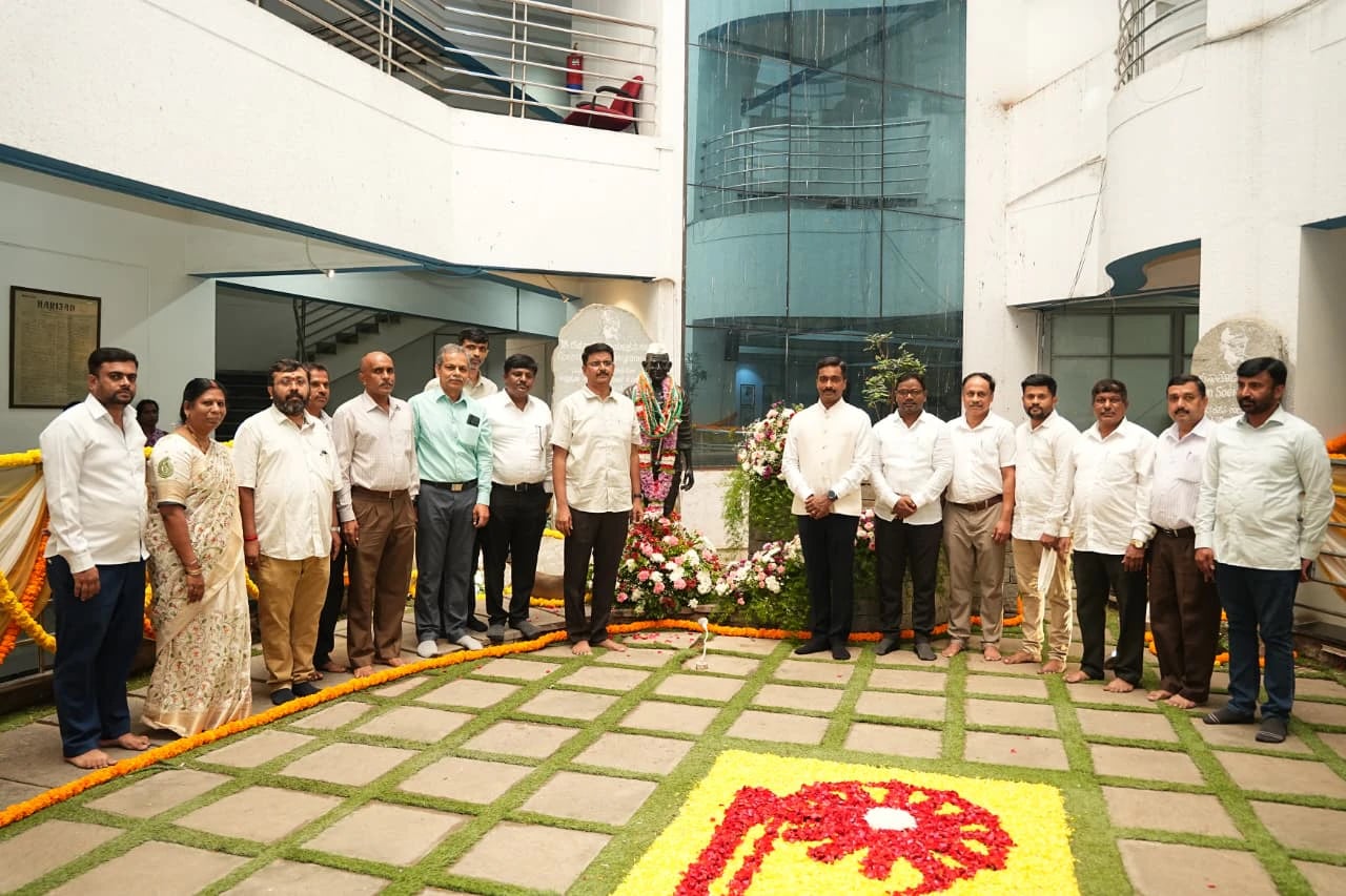 ವಾರ್ತಾ ಇಲಾಖೆಯಲ್ಲಿ ಗಾಂಧಿ ಜಯಂತಿ ಆಚರಣೆ
